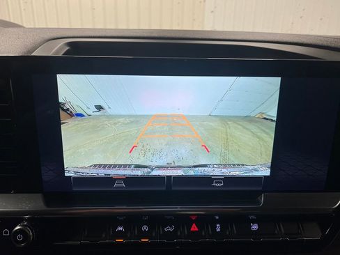 Certified 2025 GMC Sierra 1500 SLT image 25