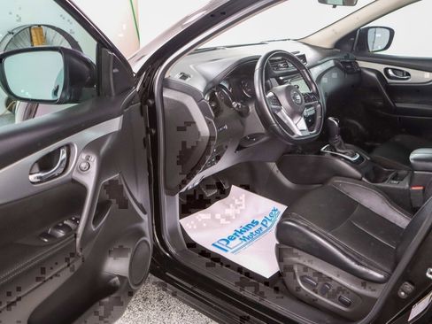 Used 2020 Nissan Rogue Sport SL image 3