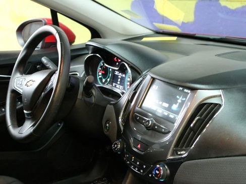 Used 2017 Chevrolet Cruze LT w/ LT Convenience Package image 10