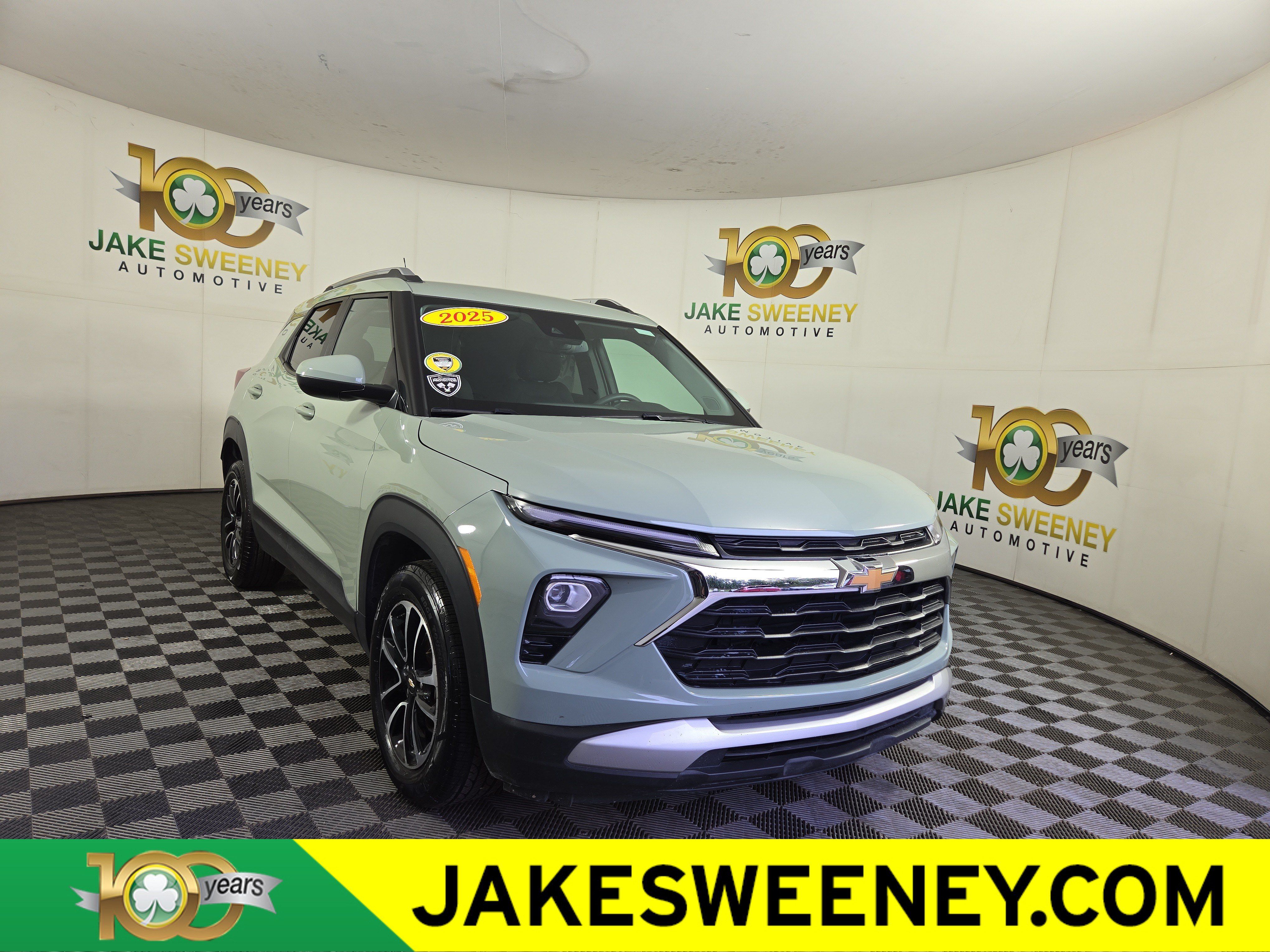 Used 2025 Chevrolet TrailBlazer LT FWD image 1