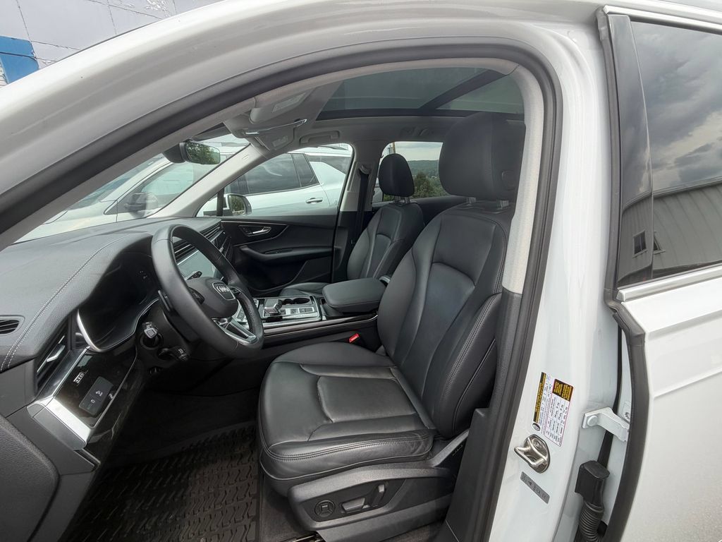 Used 2023 Audi Q7 3.0T Premium w/ Convenience Package AWD/4WD image 9