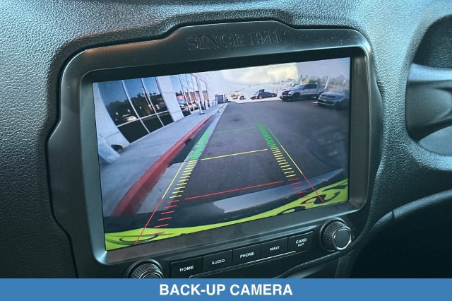 Used 2016 Jeep Renegade Latitude FWD image 22