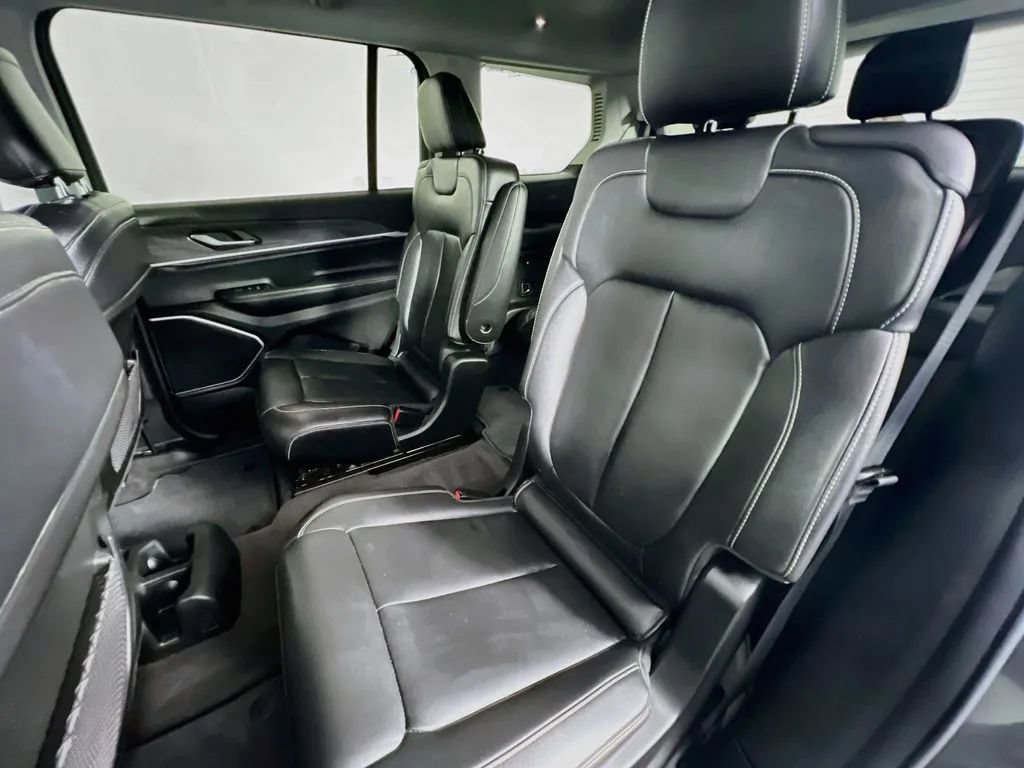 Used 2021 Jeep Grand Cherokee L Limited AWD/4WD image 24