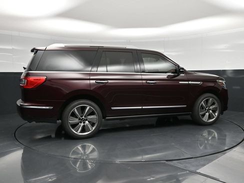 Used 2018 Lincoln Navigator Reserve w/ Technology Package AWD/4WD image 2
