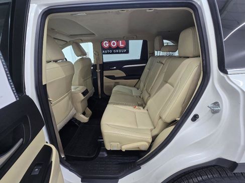Used 2015 Toyota Highlander XLE FWD image 14