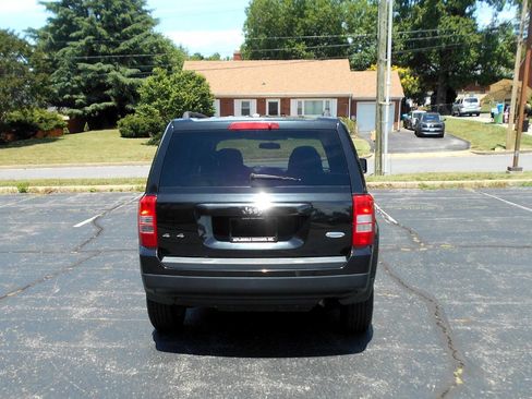 Used 2011 Jeep Patriot Latitude AWD/4WD image 7