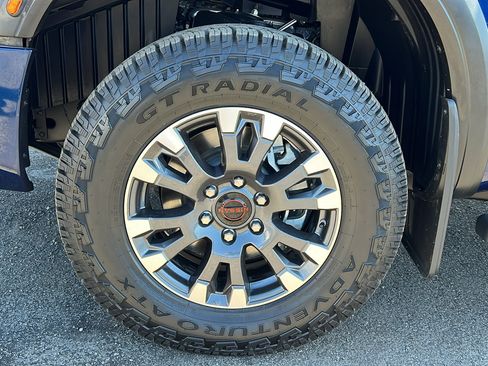 Used 2023 Nissan Titan PRO-4X w/ Pro-4x Convenience Package AWD/4WD image 11