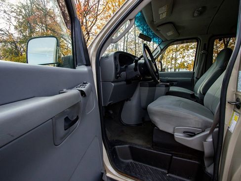 Used 2008 Ford E-350 and Econoline 350 XLT image 8