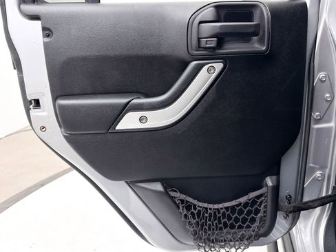 Used 2015 Jeep Wrangler Unlimited Rubicon AWD/4WD image 22