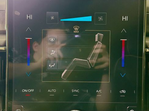 Used 2025 GMC Yukon XL Elevation image 17