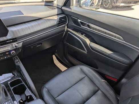 Used 2024 Kia Telluride EX w/ EX Captain's Chair Package AWD/4WD image 20