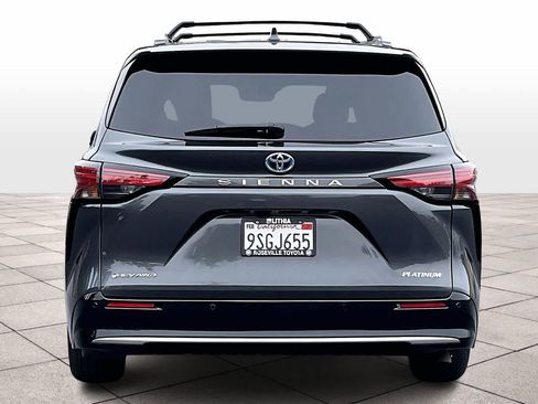 Used 2025 Toyota Sienna Platinum image 7