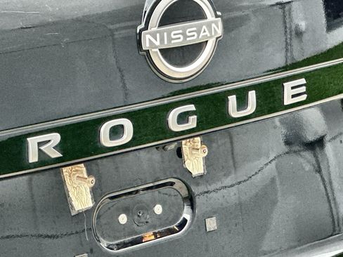Used 2024 Nissan Rogue S AWD/4WD image 14