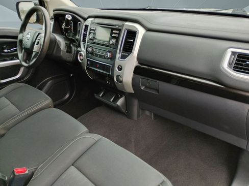 Used 2017 Nissan Titan SV image 29
