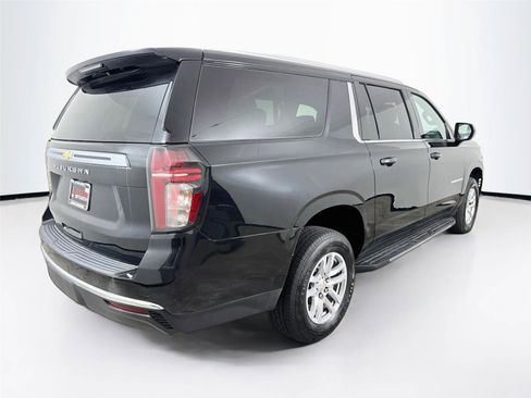 Used 2024 Chevrolet Suburban LS RWD image 6