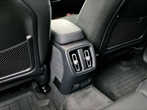 Certified 2023 Volvo XC40 Recharge Plus AWD/4WD image 31