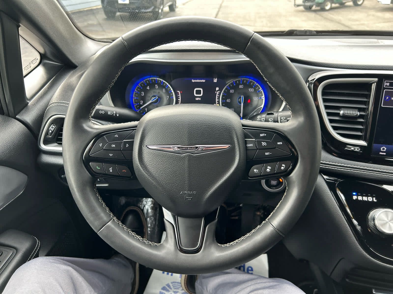 Used 2023 Chrysler Pacifica Touring FWD image 15