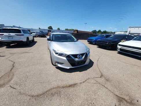 Used 2017 Nissan Maxima SR w/ Midnight Edition FWD image 6