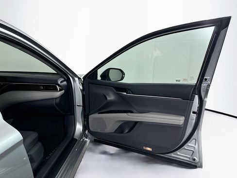 Used 2018 Toyota Camry LE image 30