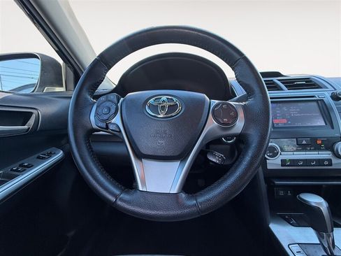 Used 2012 Toyota Camry SE w/ Leather Pkg FWD image 13