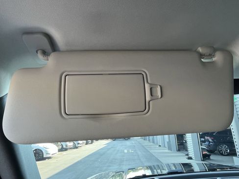 Used 2023 Land Rover Defender 110 X-Dynamic SE AWD/4WD image 24