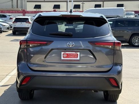 Used 2024 Toyota Highlander LE AWD/4WD image 5