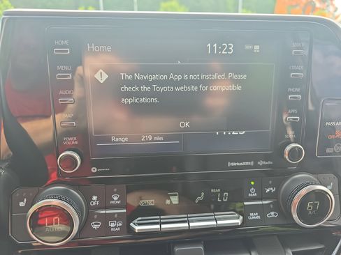 Used 2020 Toyota Highlander XLE AWD/4WD image 23
