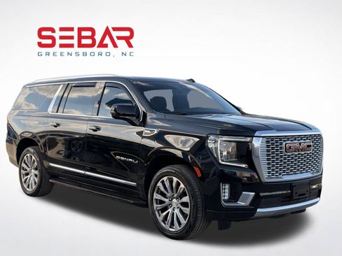Used 2021 GMC Yukon XL Denali w/ Advanced Technology Package image 3
