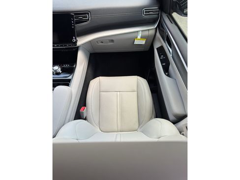 Used 2026 Jeep Grand Wagoneer 4WD w/ Premium Group I image 26