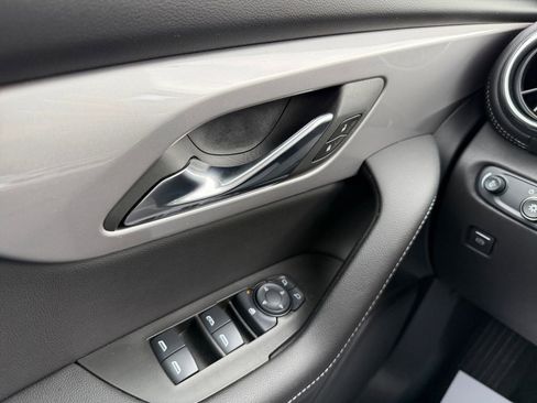 Used 2025 Chevrolet Blazer LT image 16