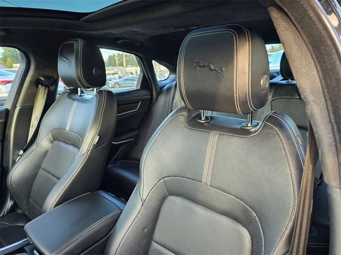 Used 2022 Jaguar XF R-Dynamic SE image 24