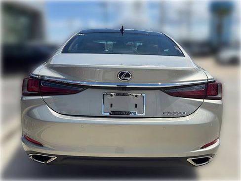 Used 2025 Lexus ES 350 w/ Premium Package FWD image 7