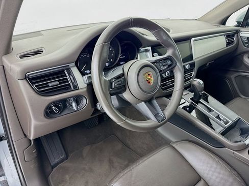 Certified 2023 Porsche Macan image 4