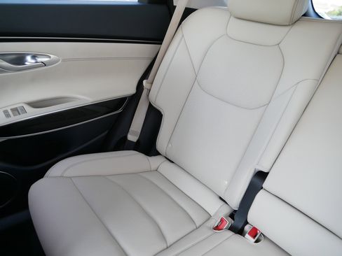 Used 2022 Genesis GV70 2.5T AWD/4WD image 12