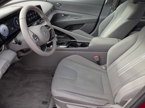 Certified 2023 Hyundai Elantra SEL w/ Convenience Package image 19