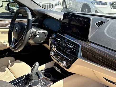 Certified 2022 BMW 540i w/ Premium Package image 12