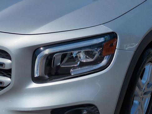 Used 2020 Mercedes-Benz GLB 250 4MATIC image 9