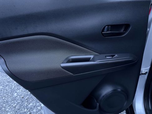 Used 2018 Nissan Kicks S image 38