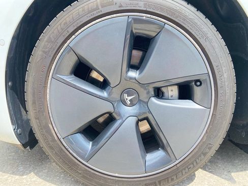 Used 2022 Tesla Model 3 Long Range AWD/4WD image 9