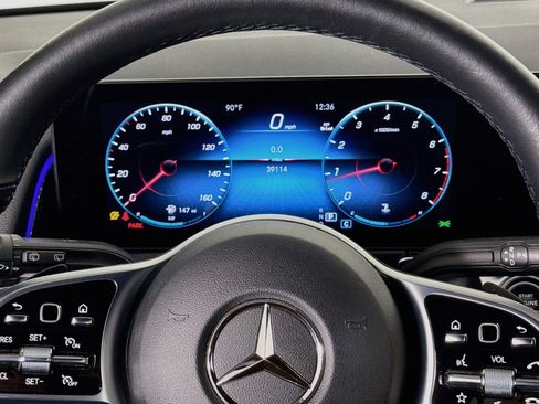 Used 2023 Mercedes-Benz GLB 250 w/ Premium Package image 19