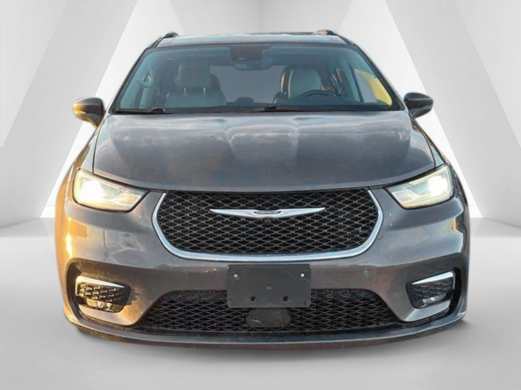 Used 2021 Chrysler Pacifica Touring-L FWD image 2