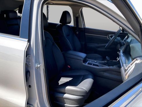 Used 2025 Kia Sorento S w/ Panoramic Sunroof Package FWD image 9