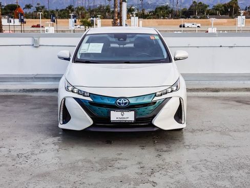 Used 2020 Toyota Prius Prime XLE image 3