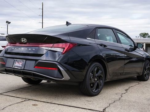 New 2026 Hyundai Elantra SEL Sport Premium w/ Cargo Package FWD image 4