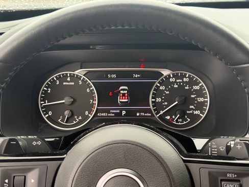 Used 2024 Nissan Pathfinder SL w/ SL Premium Package FWD image 21