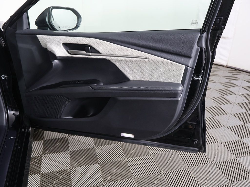 Used 2025 Toyota Camry XLE FWD image 21