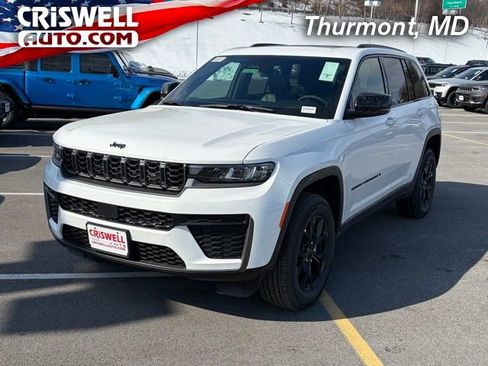 New 2026 Jeep Grand Cherokee Laredo image 1