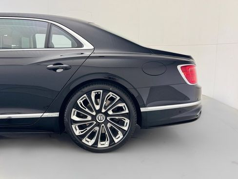 New 2025 Bentley Flying Spur Plug-In Hybrid image 14