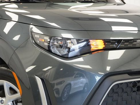 Used 2025 Kia Soul LX w/ LX Technology Package FWD image 32