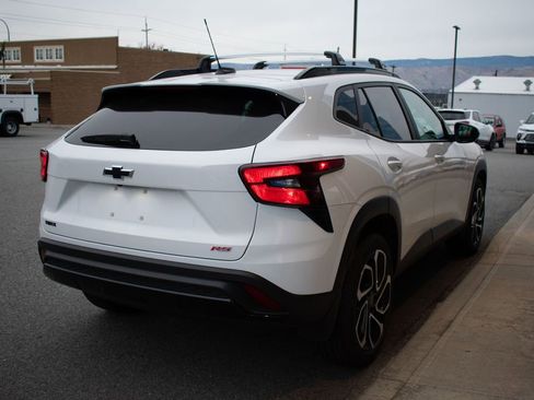 Used 2025 Chevrolet Trax RS image 5